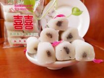 Cold water cake Chaoshan specialty Hakka specialty pig sausage cake glutinous rice cold soft cake cut cake Sesame white soft cake