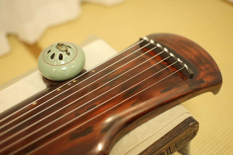 Jinyang wood treasure Fuxi Guqin handmade Zhu San Guqin Fuxi Guqin send 16