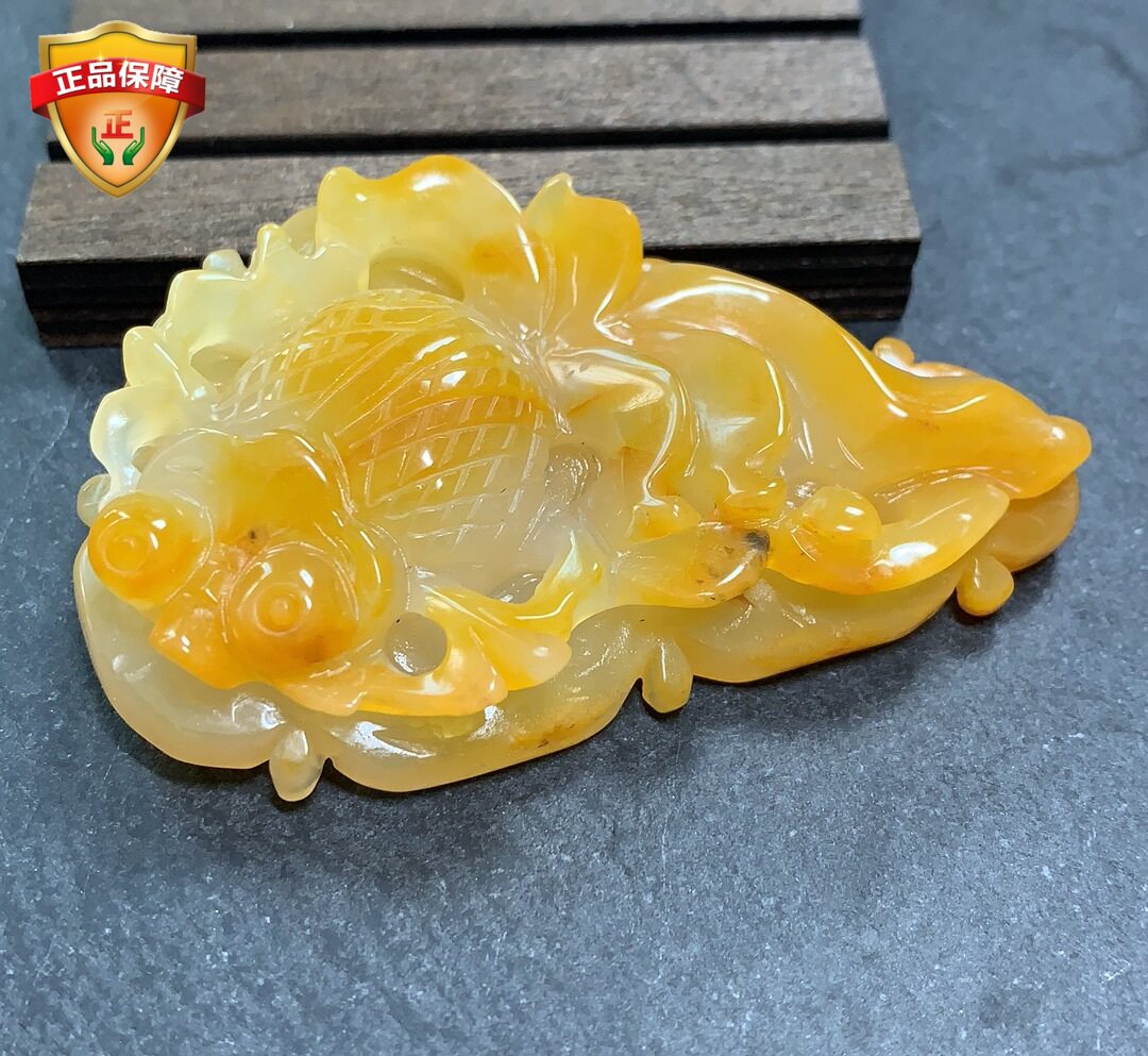 Zhengzong Yunnan Natural Huanglong jade Chicken Oil Gold Fish Pendant Hair necklace with woolen clothing for men and women