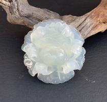 Yunnan natural Jade A goods Yellow Dragon Jade Peony flower pendant hanging gold necklace sweater chain ice hollow delivery certificate