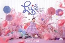 2023 Childrens realistic photography prop film film studio pink flower scenery girl