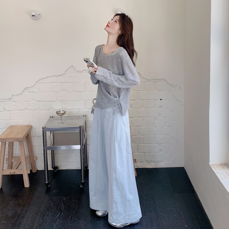 Gentle Style Relaxed and Lightweight Knit Top and Casual Pants Set for Women, Early Autumn 2025, Simple and Elegant Two-Piece Set Gentle Style Relaxed and Lightweight Knit Top and Casual Pants Set for Women, Early Autumn 2025, Simple and Elegant Two-Piece Set