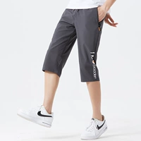 Темно -серой