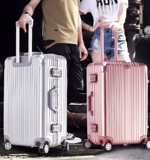 Универсальный чемодан подходит для мужчин и женщин