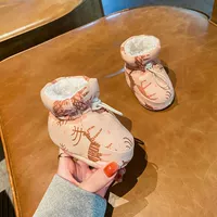 Розовый маленький лось