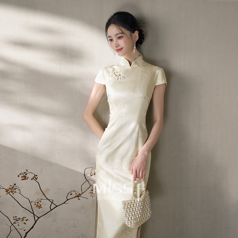 Miss Four 2026 New Silk Engagement Cheongsam, New Chinese Style Graduation Host Dress, High-End and Suitable for Everyday Wear Miss Four 2026 New Silk Engagement Cheongsam, New Chinese Style Graduation Host Dress, High-End and Suitable for Everyday Wear