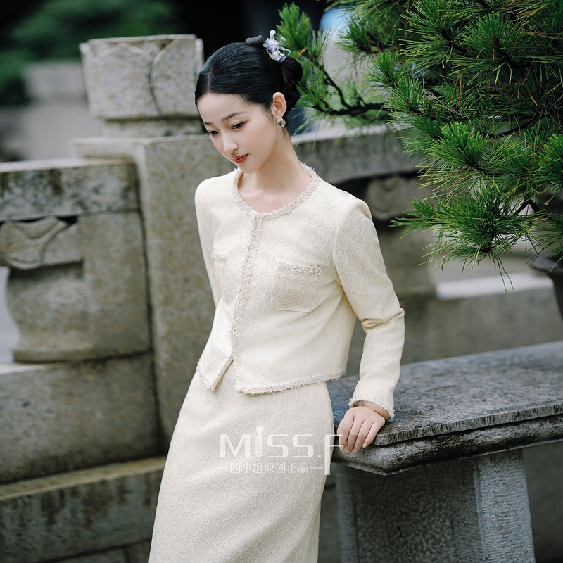 Miss Four's Off-White Chanel-Style Long-Sleeved Suit, Autumn October Bridal Engagement Dress, High-End and Suitable for Everyday Wear Miss Four's Off-White Chanel-Style Long-Sleeved Suit, Autumn October Bridal Engagement Dress, High-End and Suitable for Everyday Wear