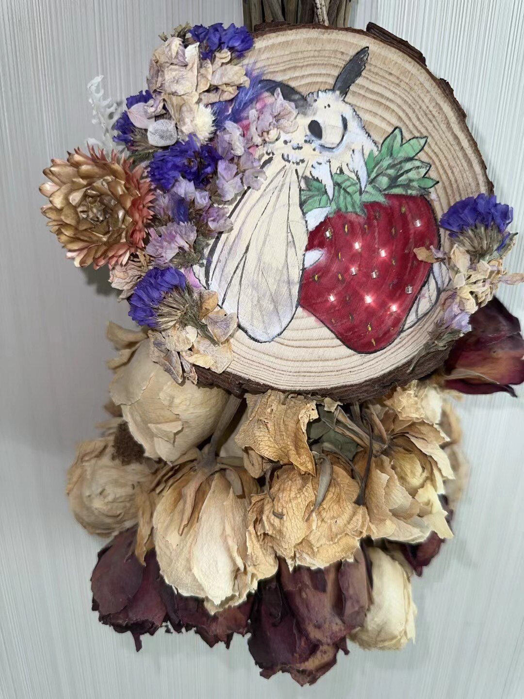 Creative Pure Hand-painted DIY Witch Strawberry Small Moth Evergreen Flowers Series Dark Black Gothic natural Decorative Wood Chips-Taobao