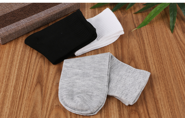 10 cặp vớ của nam giới thường ống màu đen và trắng vớ cotton mùa thu và mùa đông vớ thể thao lô F