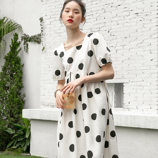 法式方领泡泡袖波点连衣裙中长款裙子
