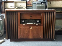 German large floor-to-ceiling Gander 8056 electric singing opening machine radio