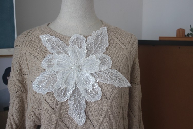 Weiße mehrschichtige Spitze mit Pailletten besetzte 3D-Blumen-Patch DIY Kleidung dekorative Applikation Pullover Mantel Zubehör – Detail 11