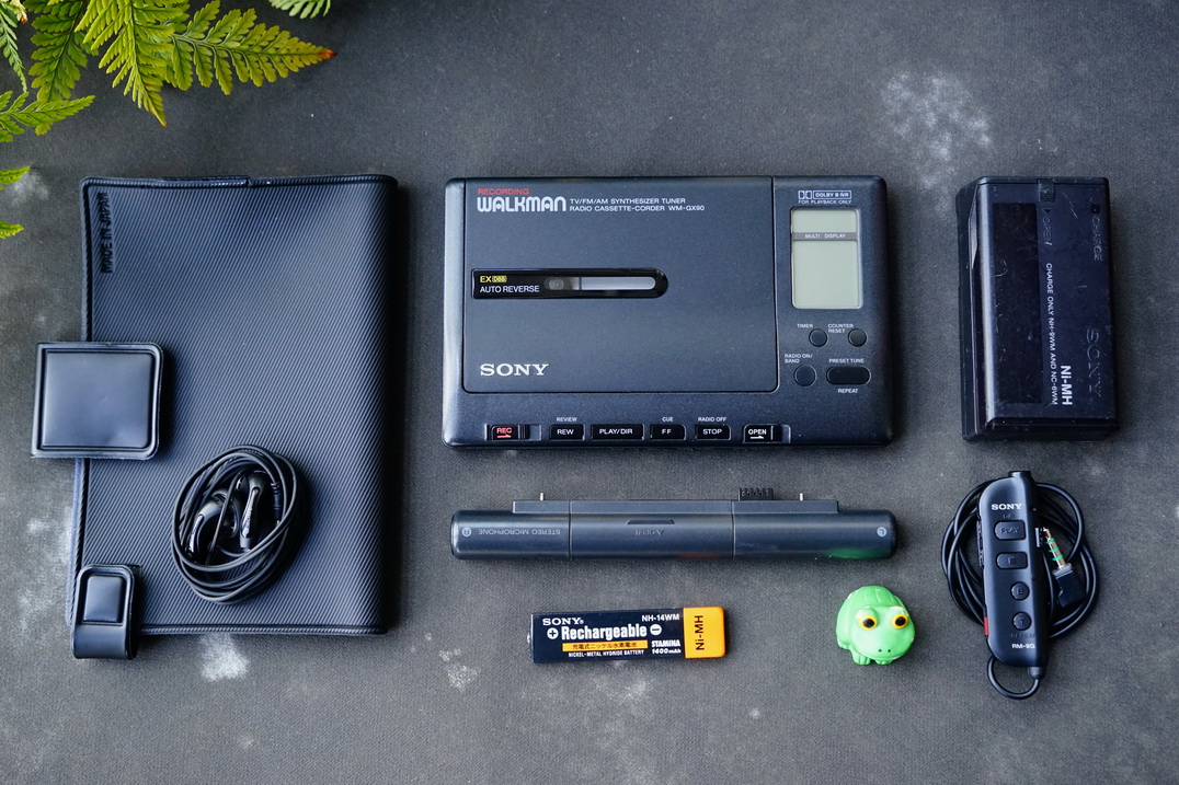 大人的Walkman：暗夜黑SONY索尼WM-GX90随身听卡带机的复古情怀