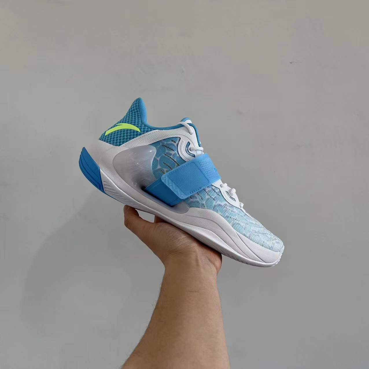 Ann Stepping Basket Sneakers 2022 Summer KT Water Flowers 4 Generations Wear-wearing Shock Absorbing Professional Real Combat Sports Sneakers 112221602