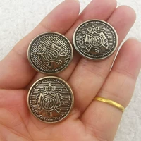 Золотой щит № 14 с черными полосами