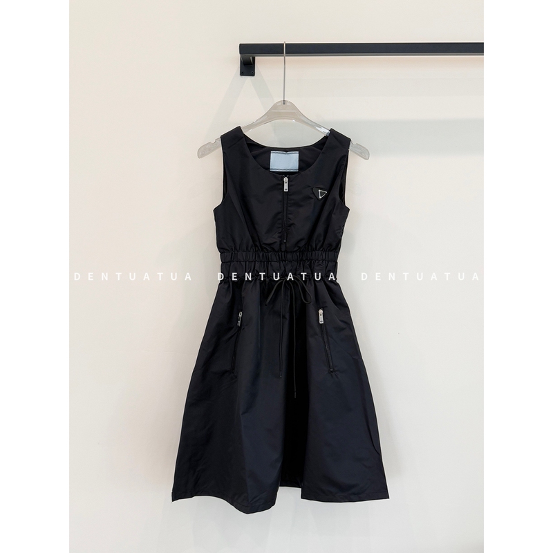 Dentuatua the Rebellious Outfit of the Female Protagonist! 26Ss Metal Logo Zippered Waist-Cinching Sleeveless Dress for Women