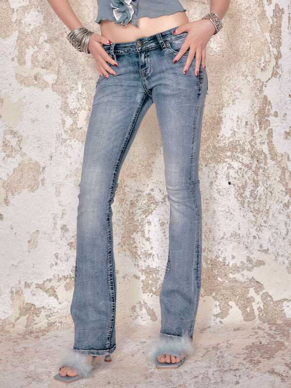 Fuguen Hukim's New Low-Waisted, Slightly Flared, Straight-Leg Slim-Fit Jeans