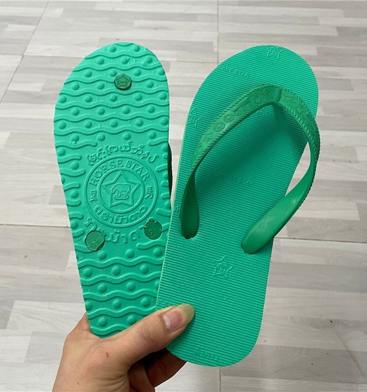 星马人字拖男泰国橡胶女休闲耐磨沙滩拖鞋夏季越南桂马夹脚凉拖鞋