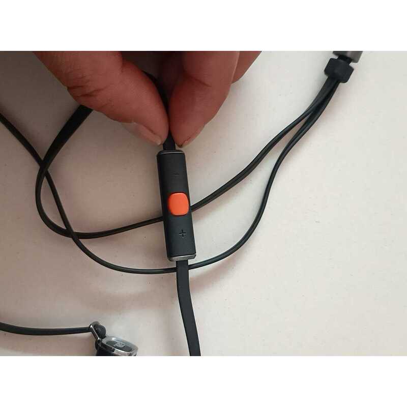 Negotiable Price for Jbl J33 Stereo In-Ear Headphones, Fully Functional Negotiable Price for Jbl J33 Stereo In-Ear Headphones, Fully Functional