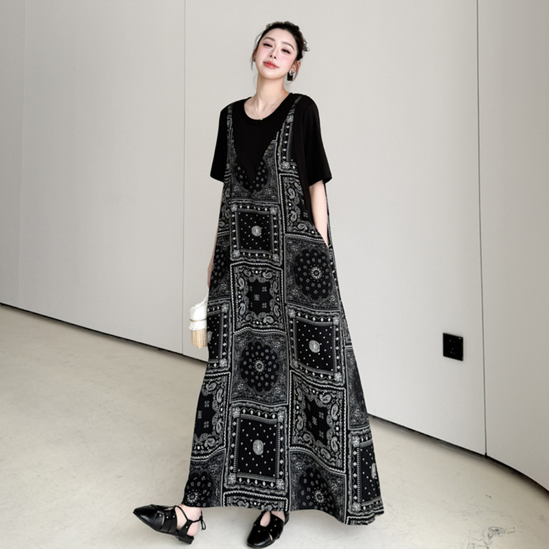 Super Stylish and Fashionable Patchwork Plus-Size Dress for Women, Summer Loose Fit for Plus-Size Women, Slimming for Pregnant Women, Tummy-Covering, Faux Two-Piece Long Dress