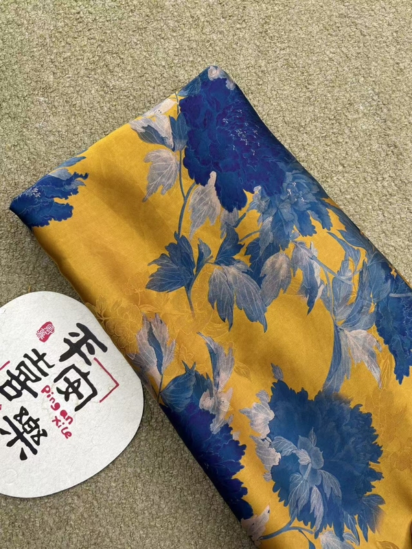 【Hibiscus Flower】110 Width 26 Momme Floral Red Cloud Yarn 158/m (No Returns or Exchanges after Cutting)