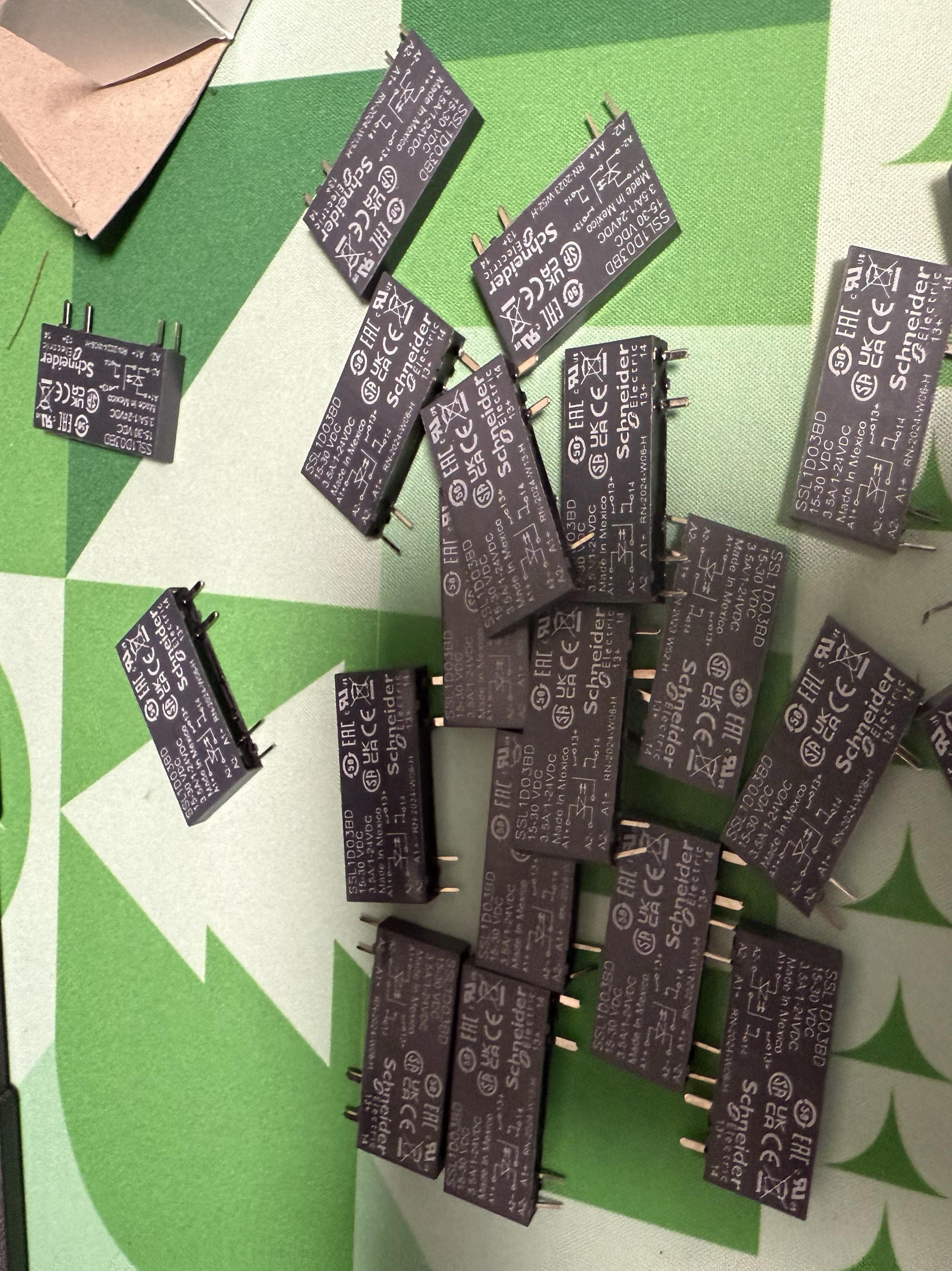 施耐德SSL薄片式固态继电器,如何在2026智能家居中高效选型?