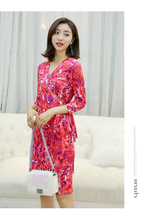 2018 mùa thu mới retro in bảy- điểm tay áo eo v- cổ áo mùa thu và mùa đông ren quấn váy thủy triều của phụ nữ đầm maxi