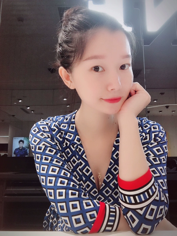2018 mùa thu mới retro in bảy- điểm tay áo eo v- cổ áo mùa thu và mùa đông ren quấn váy thủy triều của phụ nữ