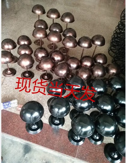 Châu Âu mũ rack hiển thị giá t rèn sắt khung mũ giữ mũ giá mũ hiển thị đạo cụ mũ hiển thị đứng - Kệ ke go