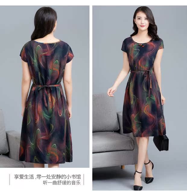 Váy trung niên mùa hè mẹ tải đầm lụa ngắn tay mới trong phần dài 40 tuổi Váy hoa 50 váy lụa - Quần áo của mẹ áo khoác phụ nữ lớn tuổi