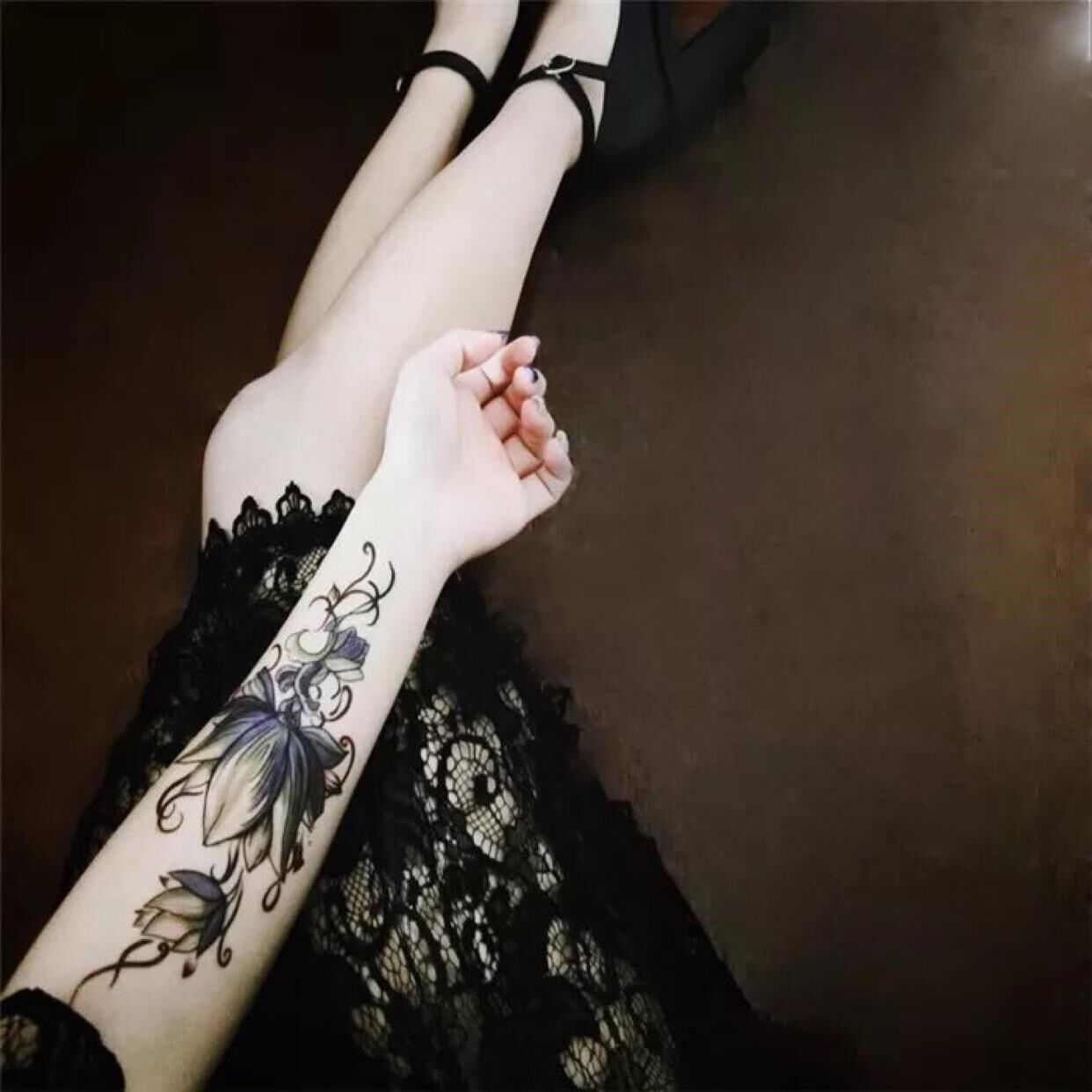 Fresh water ink lotus lotus lotus waterproof male and female flower arms tattooed with dark black arm calf covered persistent stickers
