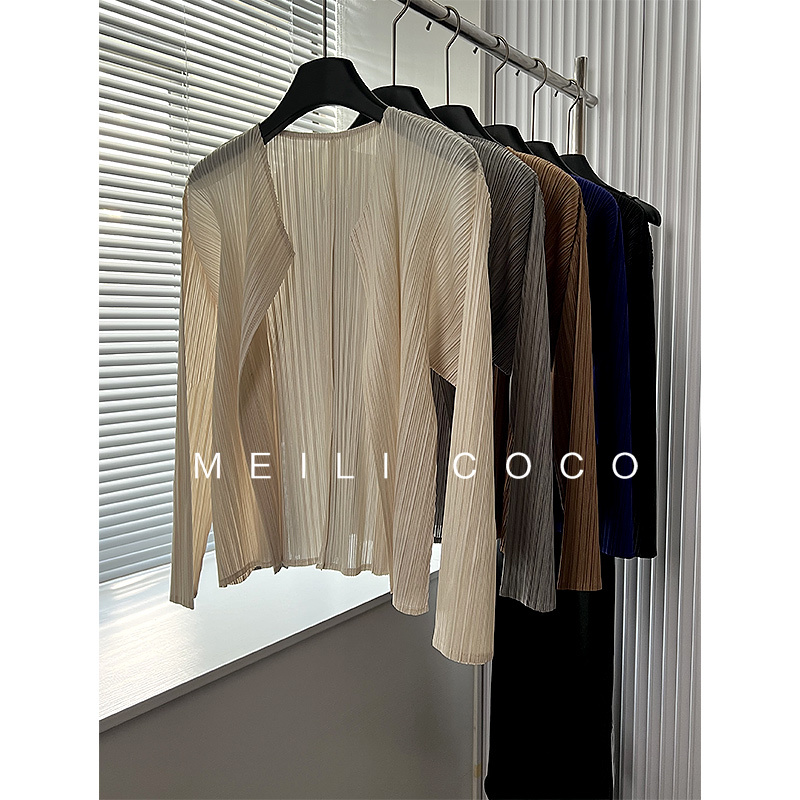 2026 Pleated Cardigan, Simple and Elegant, Versatile, Solid Color, Slimming, Basic Short Coat Cardigan for Women
