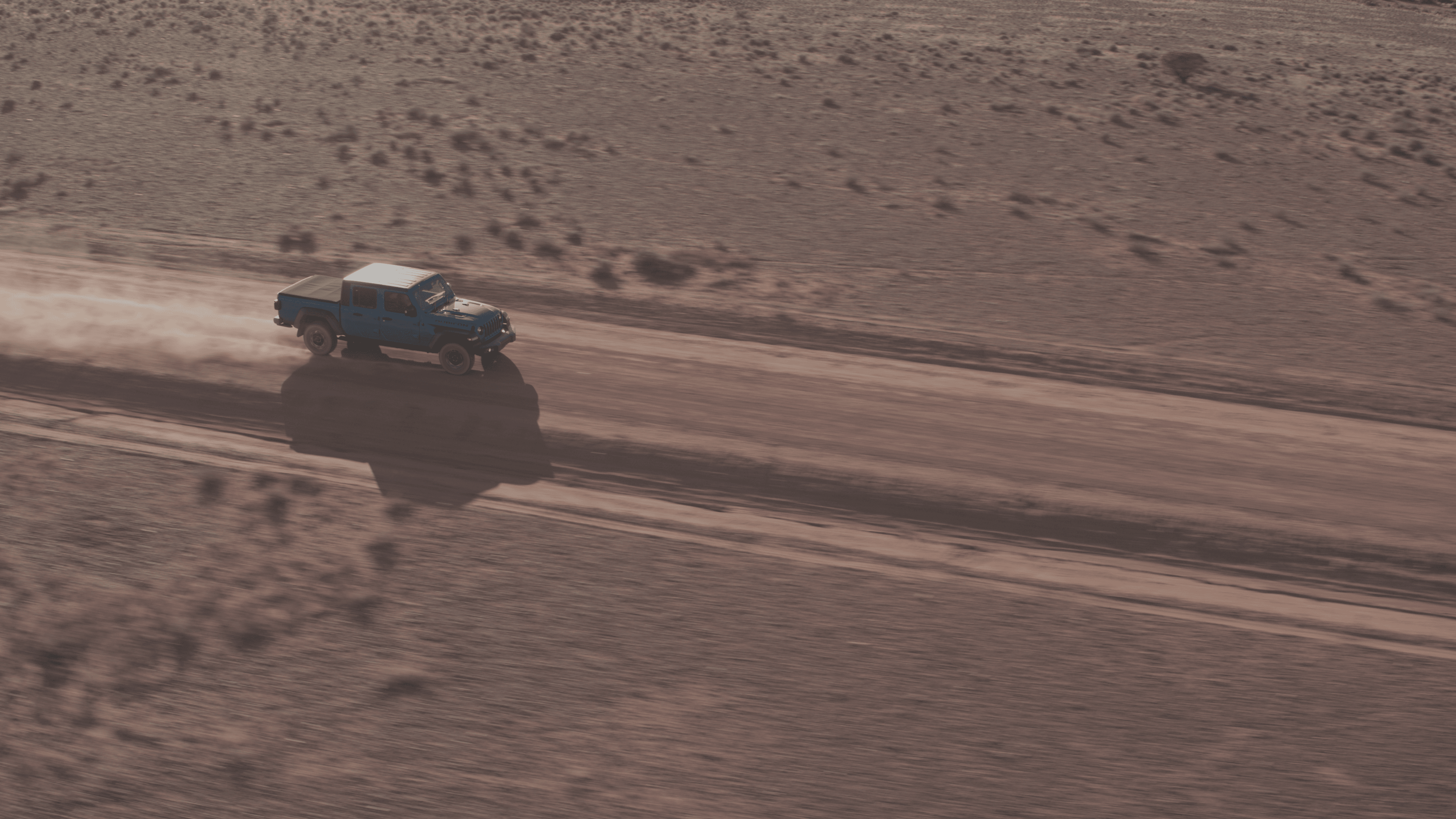 4K电影胶片损伤划痕脏点老电影效果视频叠加素材PR/AE/达芬奇通用 Dopamine Frame – Film Artifacts & FX插图3 下载 (4).png