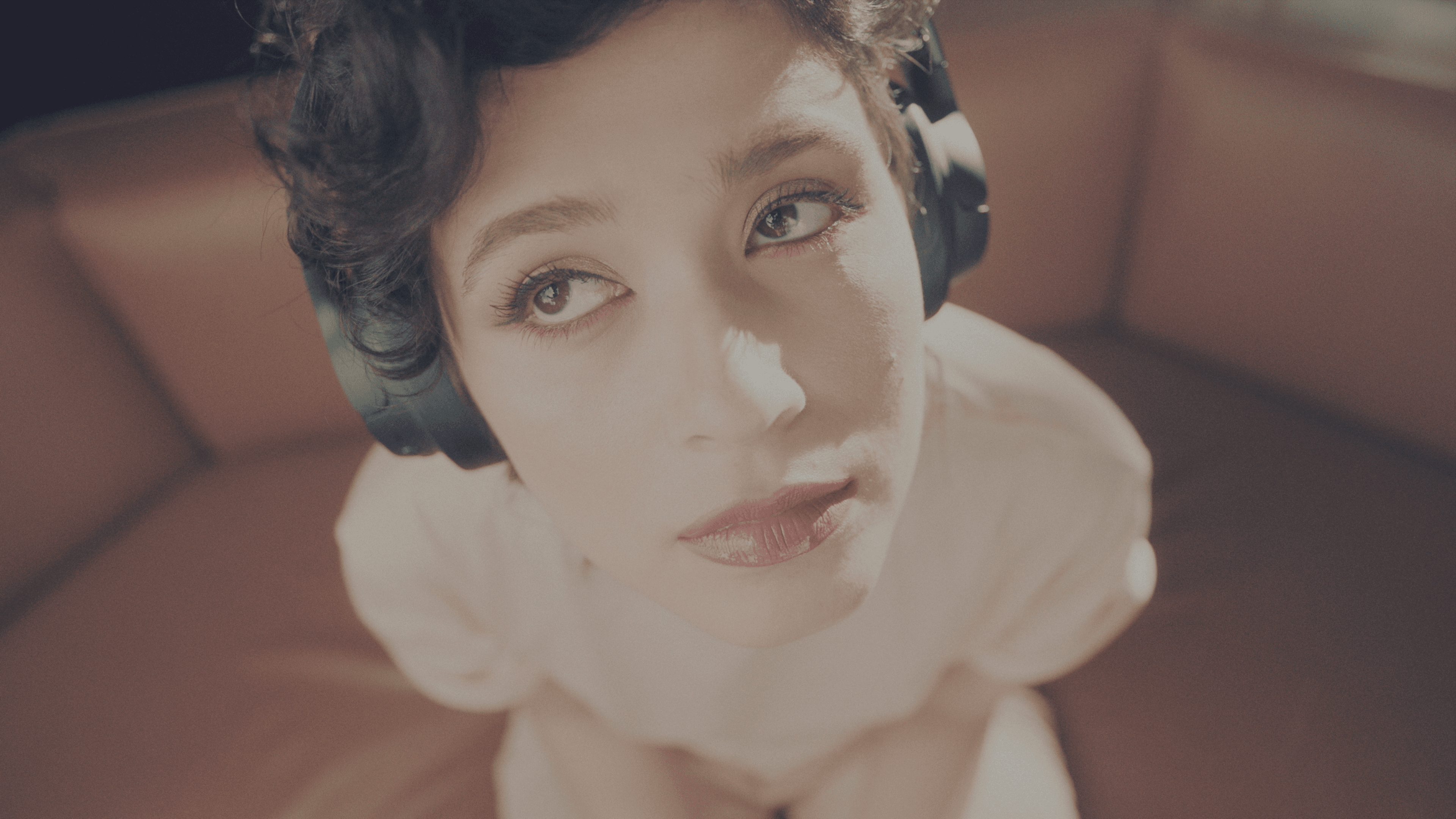 4K电影胶片损伤划痕脏点老电影效果视频叠加素材PR/AE/达芬奇通用 Dopamine Frame – Film Artifacts & FX插图5 下载 (2).png