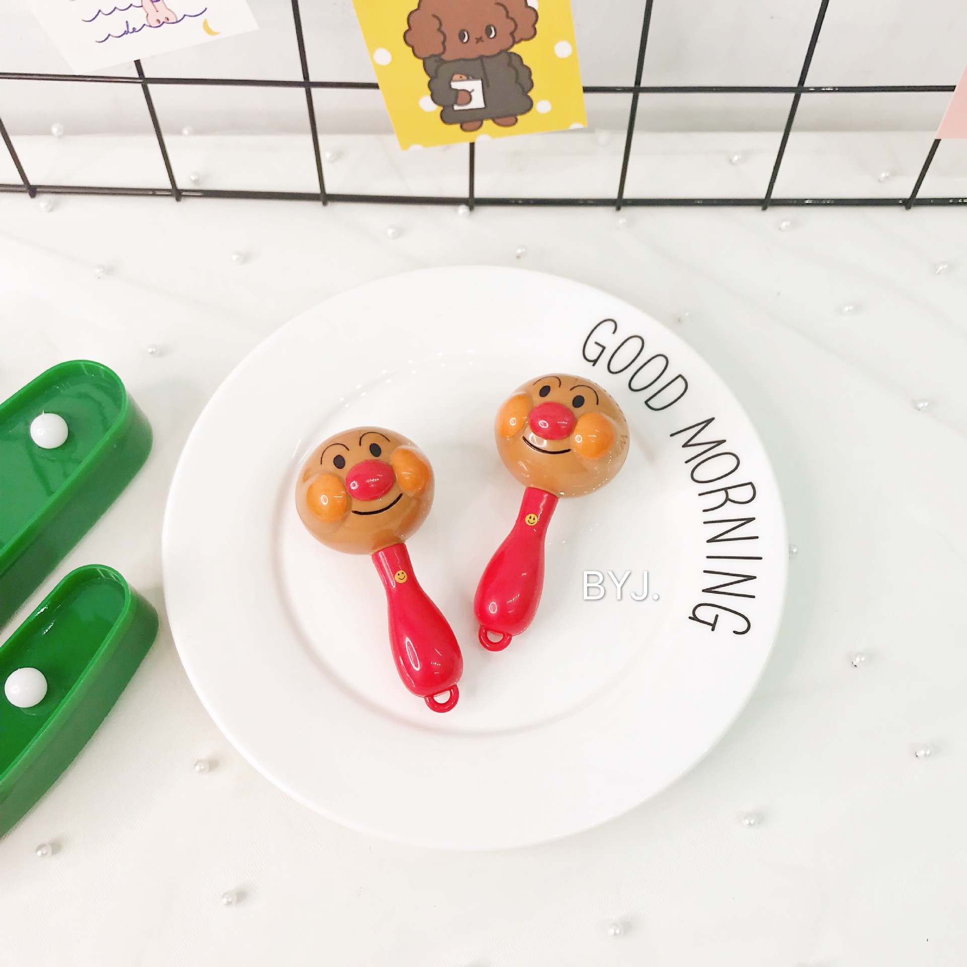 Japanese baby grab stick bread superman small sand hammer bell baby hand bell soothing early education toy 0-1