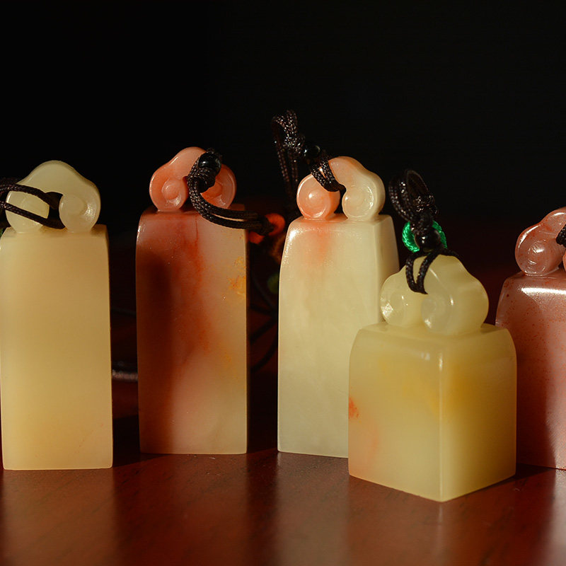 寿山芙蓉石彫◇「 清◇ 童子拜觀音鈕印章 ◇ 箱付 」極細工