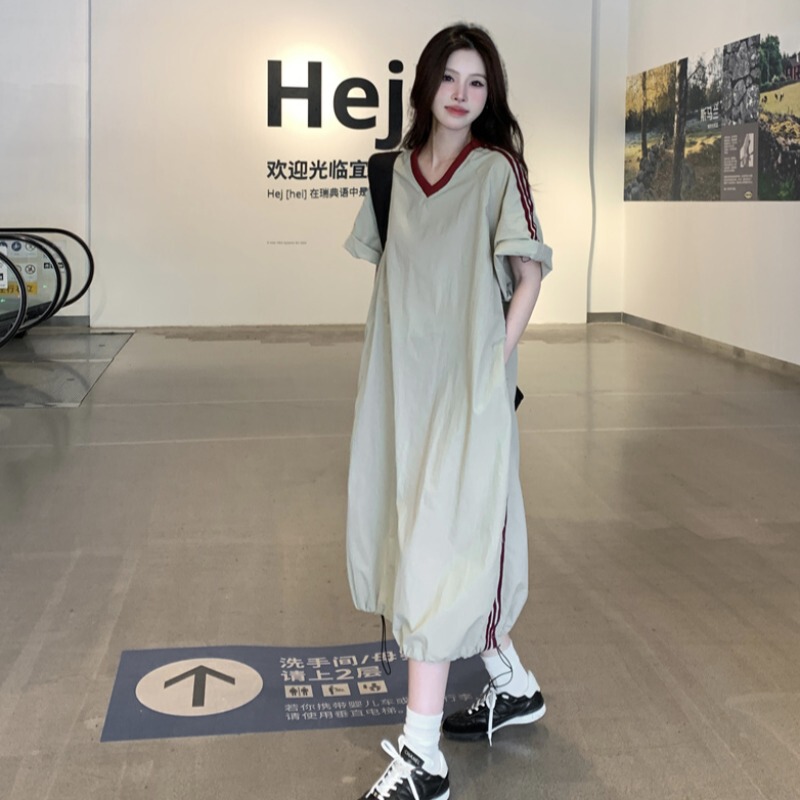 American Retro Contrast Striped V-Neck Quick-Drying Short-Sleeved Dress for Women in Summer, Loose and Slimming, Lazy Style Drawstring Long Skirt American Retro Contrast Striped V-Neck Quick-Drying Short-Sleeved Dress for Women in Summer, Loose and Slimming, Lazy Style Drawstring Long Skirt