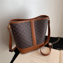 Hong Kong Tennis Red Lady Big Bag Bag 2022 New Fashion Bucket Bag Genuine Leather Single Shoulder Bag 100 Hitched Satchel Bag