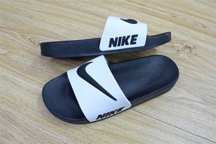 19 mùa hè mới mềm đế mềm chống trơn trượt và dép nam dép đi ngoài trời mặc giản dị nam dép đi biển - Dép dép rọ gucci