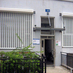 Factory direct sales of aluminum alloy rolling shutter window light transmission anti-theft rolling shutter window remote control rolling shutter window rolling shutter door Nanjing