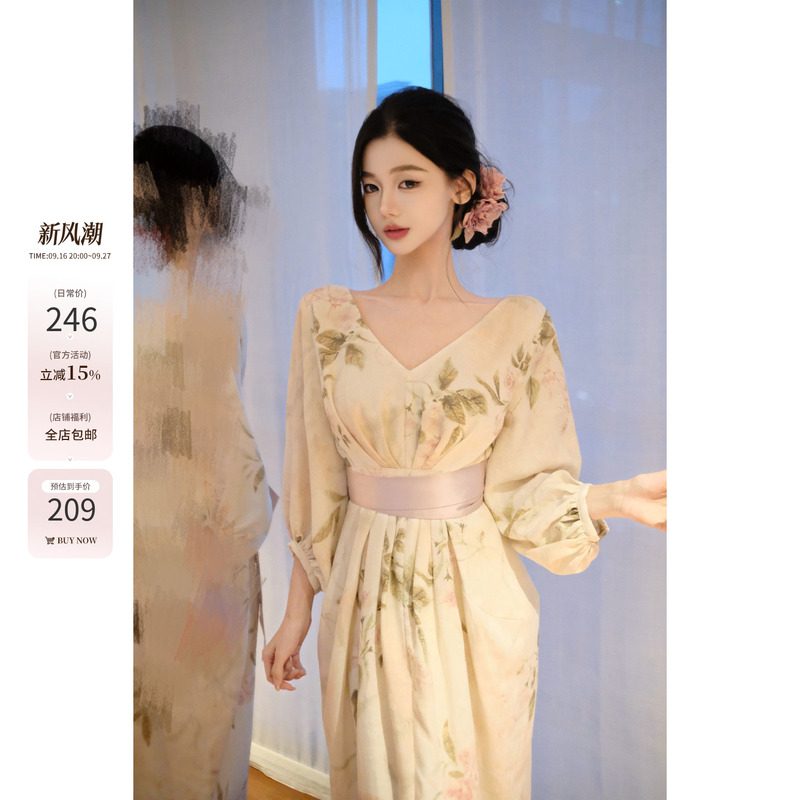 Kasukabe【Misty Ink Fragrance】Japanese-Style V-Neck Floral Waist-Cinching Dress, Gentle and Elegant Long Tea Break Dress Kasukabe【Misty Ink Fragrance】Japanese-Style V-Neck Floral Waist-Cinching Dress, Gentle and Elegant Long Tea Break Dress