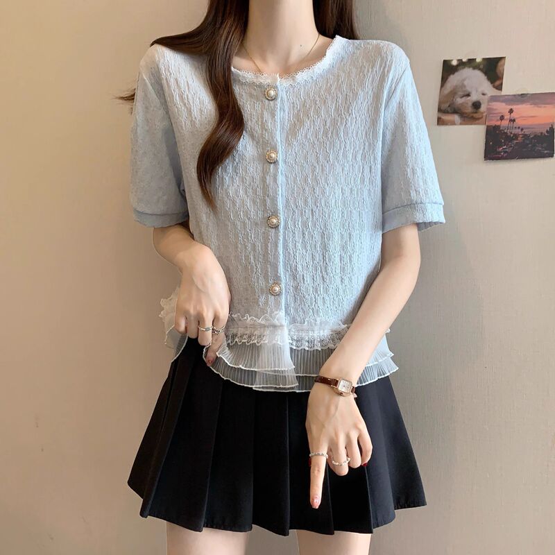 Chanel-Style Light Blue Short-Sleeve Shirt for Women, 2026 Spring/Summer, Plus-Size, High-End, Stylish Blouse with Lace Trim at the Hem