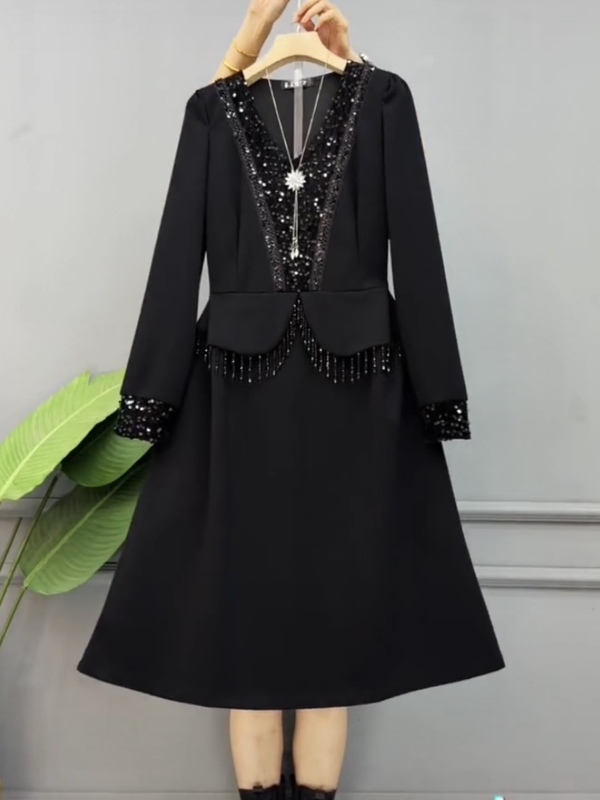 Autumn High-End Elegant Heavy-Duty Sequined V-Neck Spliced Fringe Faux Two-Piece Waist-Cinching Long-Sleeve Dress 2157