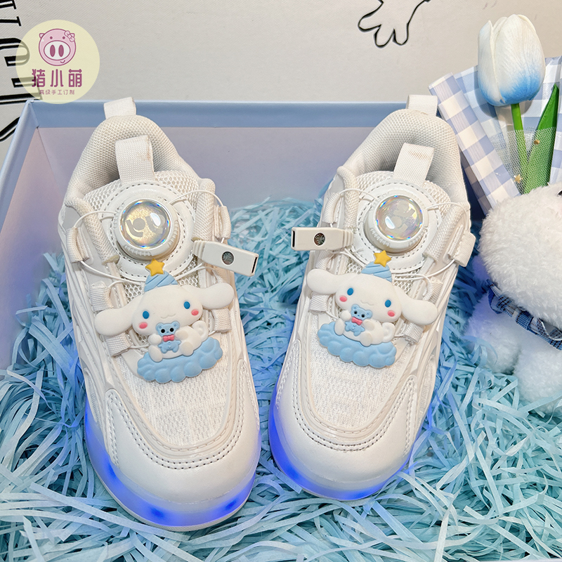 White Dog-Themed Roller Shoes for Girls, No Lights, for Elementary School Students, Children, Beginners, Invisible Black Technology, Internet Sensation White Dog-Themed Roller Shoes for Girls, No Lights, for Elementary School Students, Children, Beginners, Invisible Black Technology, Internet Sensation