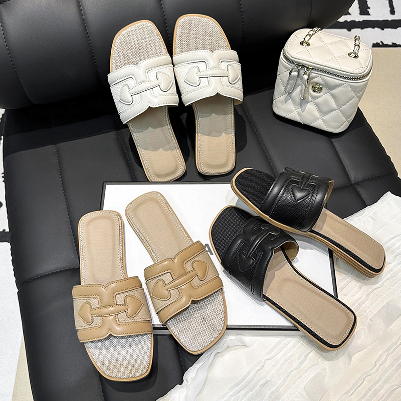 Wide-Footed Women's Summer Slippers for Outdoor Wear, High Instep, Flat-Soled Beach Sandals for Summer Outings, Extra Wide and Spacious