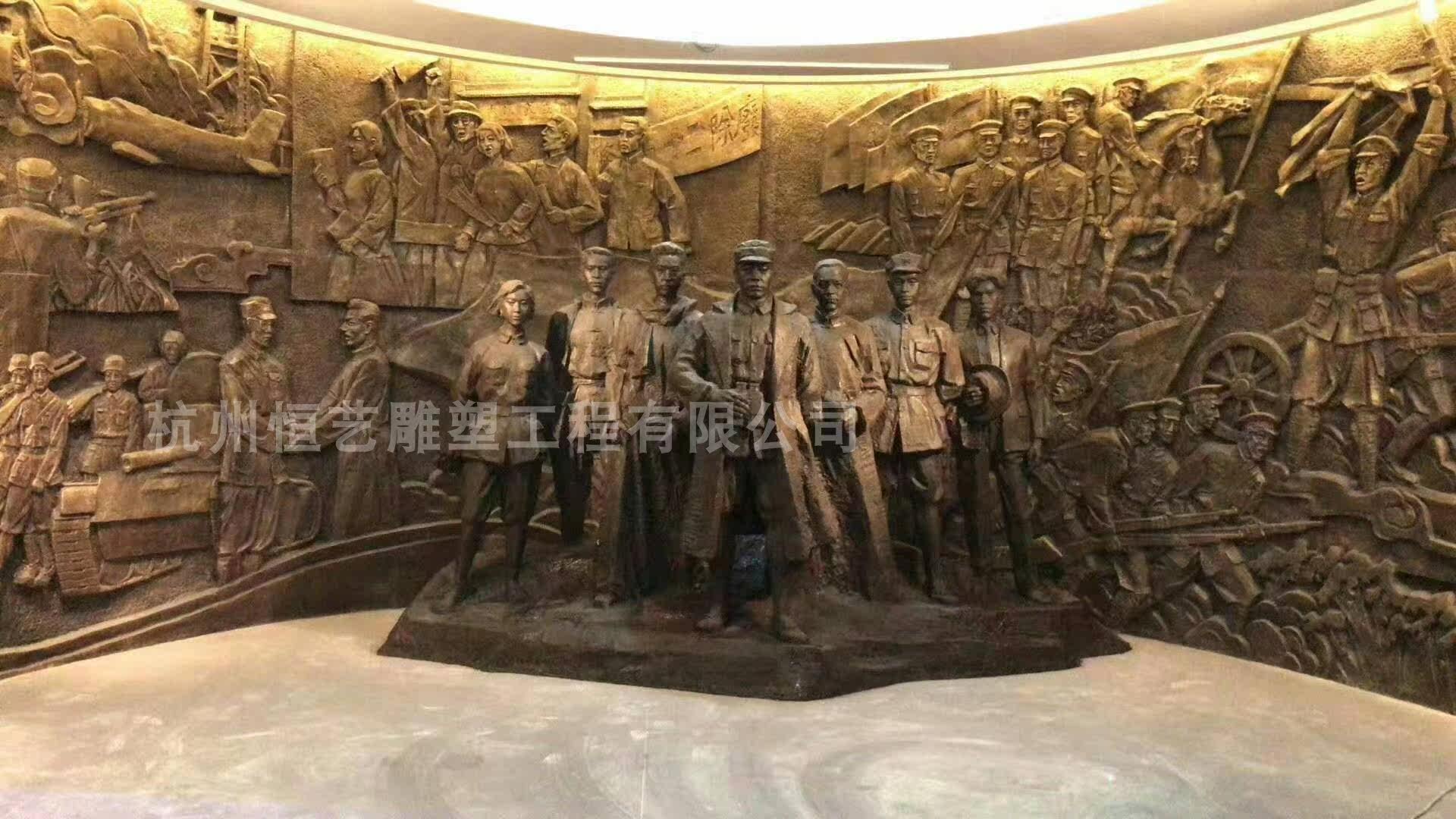 Glass fiber imitation bronze Red Army combat sculpture simulation VIII Lutheran Army War characters Sculpture Square Park Army Pendulum