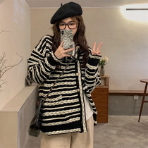 Xiaoxiangfeng irregularly designs a small crowd with buttony ancient striped sweaters and women's spring autumn and winter coat