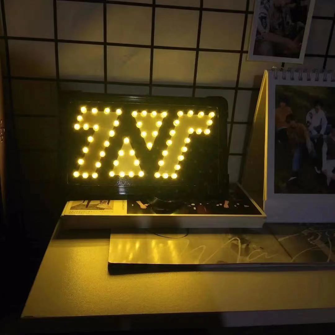 Times Junior Concert Hoop Reinforcement Lamp Luminous Small Badge TNT Popcorn Hand Lamp DIY Fluorescent Rod