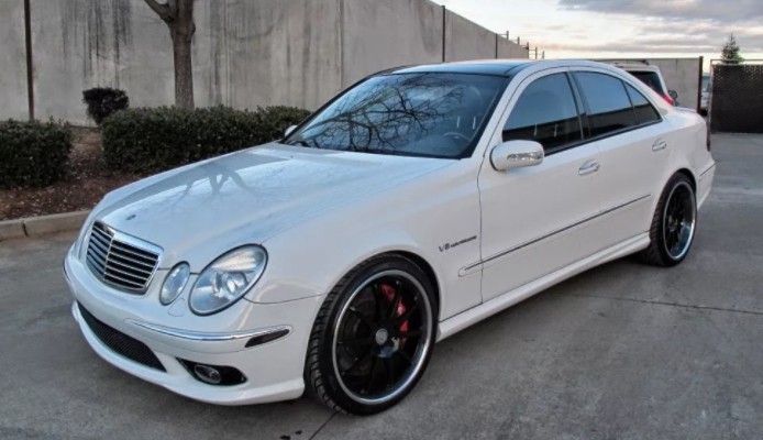 Benz W211 Rain-stop car Canopy Board Retrofit W211 Injection rain-blocked rain-brow door Rain stop decoration MB320