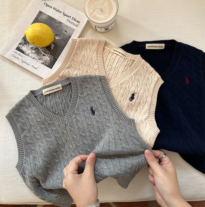 陳馬子供用ベスト2025春男の子用トレンドブランド刺繍Vネックツイストベスト女の子用ファッショナブルなニットベスト